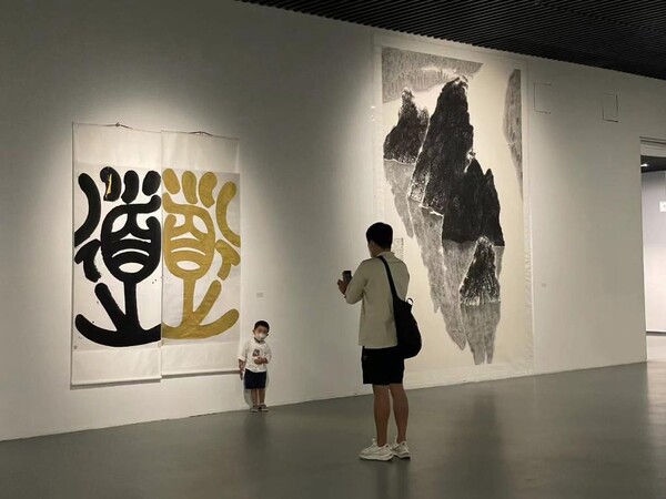 8월 24일 중∙한 수교 30주년을 기념해 상하이 바오룽(寶龍)미술관에서 열린 '중∙한 미술 교류전' 현장. (취재원 제공)