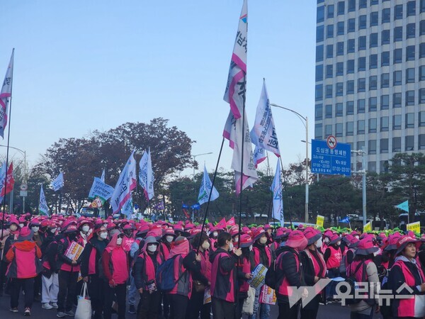[현장] 비정규 공무직 총파업대회 국회 앞 개최...
