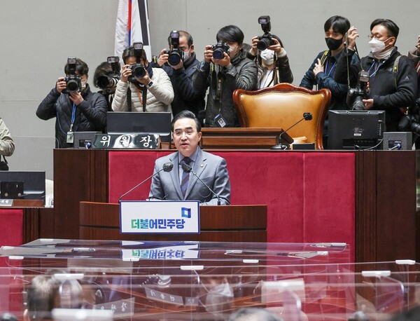 더불어민주당 박홍근 원내대표가 1일국회 본청 예결위장에서 열린 의원총회에서 모두발언을 하고 있다.