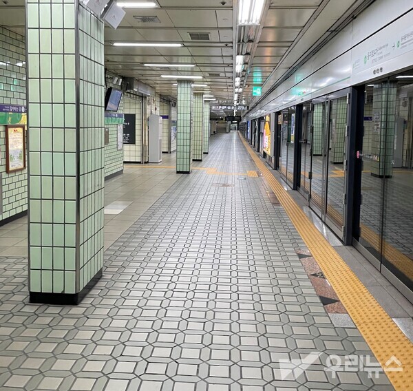 지하철을 이용해 택배를 이송하는 방법이 서울시에 의해 추진된다. (우리뉴스DB)