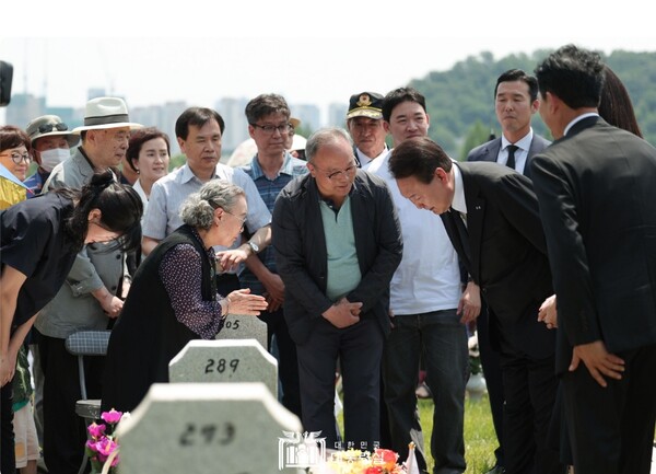 윤석열 대통령이 6일 서울 동작구 국립서울현충원 대간첩작전 및 전사자 묘역을 참배했다. (사진=대통령실)